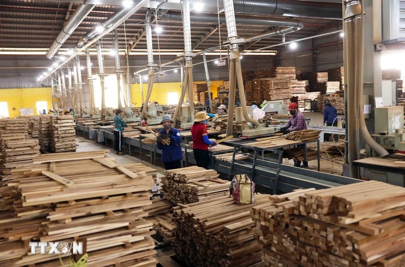 Doanh nghiệp Việt khẩn trương tìm cách ứng phó sau khi Mỹ áp thuế đối ứng 